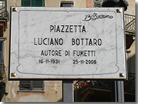 la targa con l'inconfodibile firma
